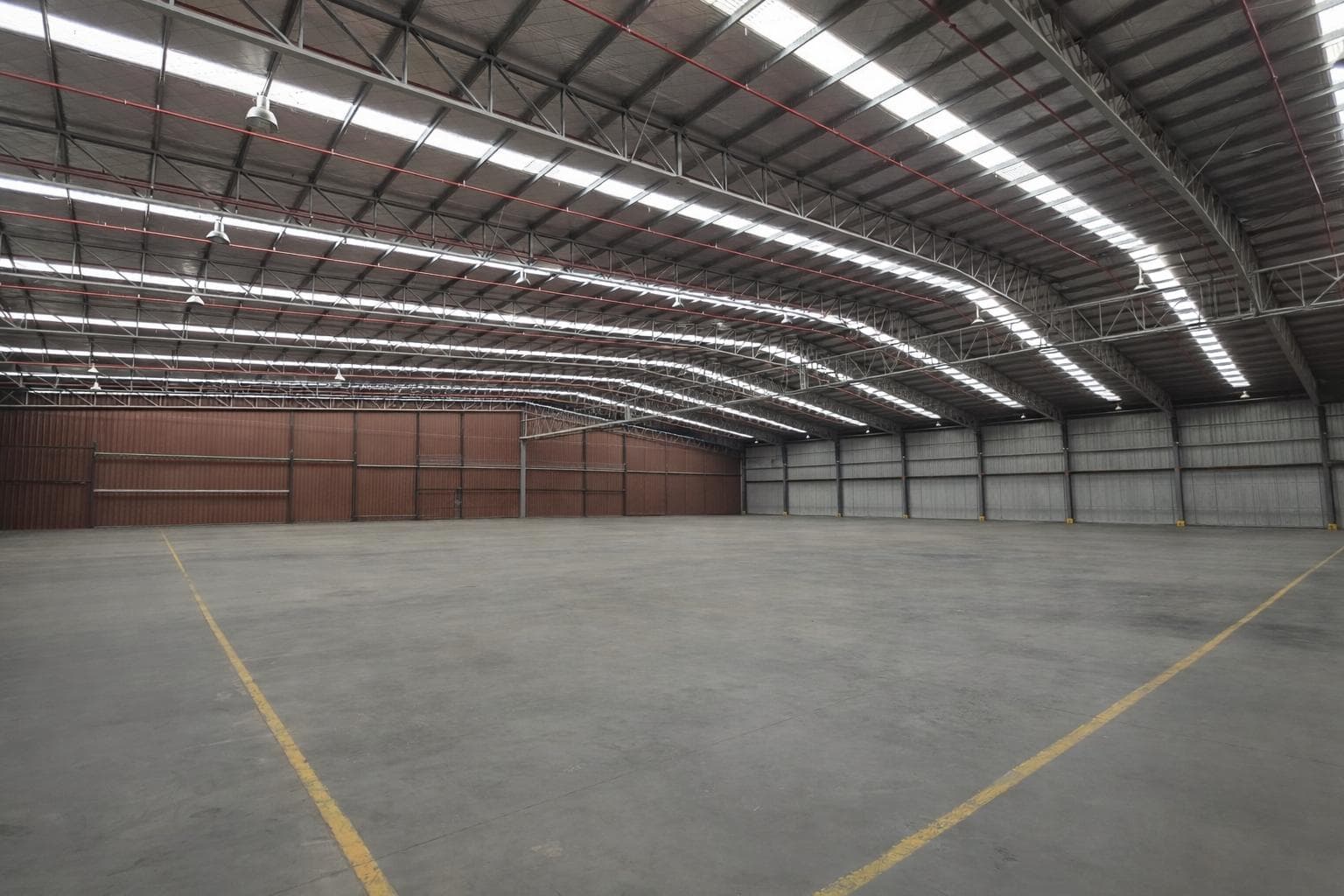 Galpón dentro de predio con seguridad 24hs a metros de Panamericana en El Talar tigre - 1