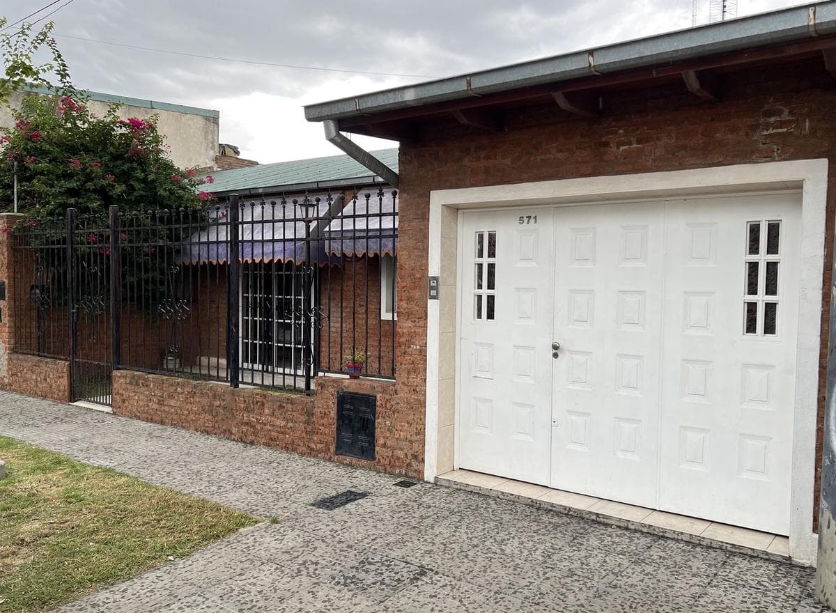 Venta casa de 2 dormitorios en General Lagos - 1