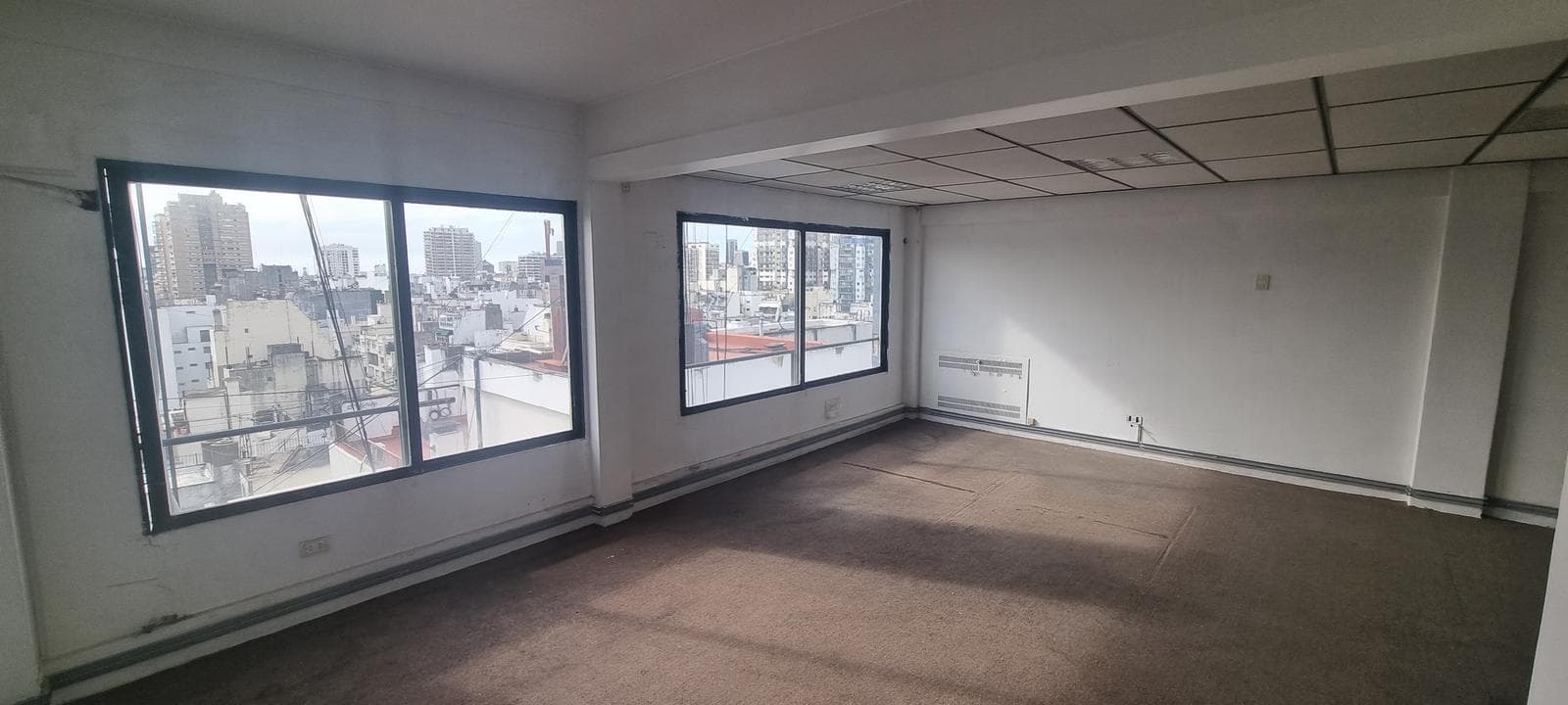 Oficina en Alquiler Oportunidad, mucha luz Piso alto - 1