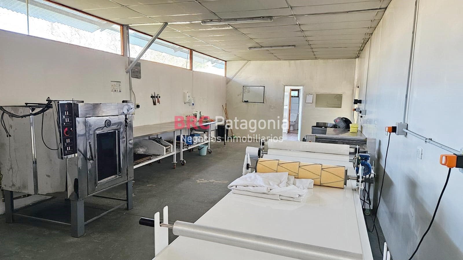 Galpón en Dina Huapi cerca de ruta 23 - 1