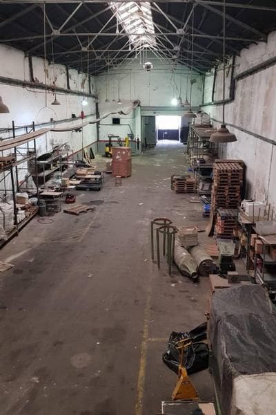 DEPOSITO Barracas - 900 M2 (oficina, local a la calle, baños, vestuario) - 1