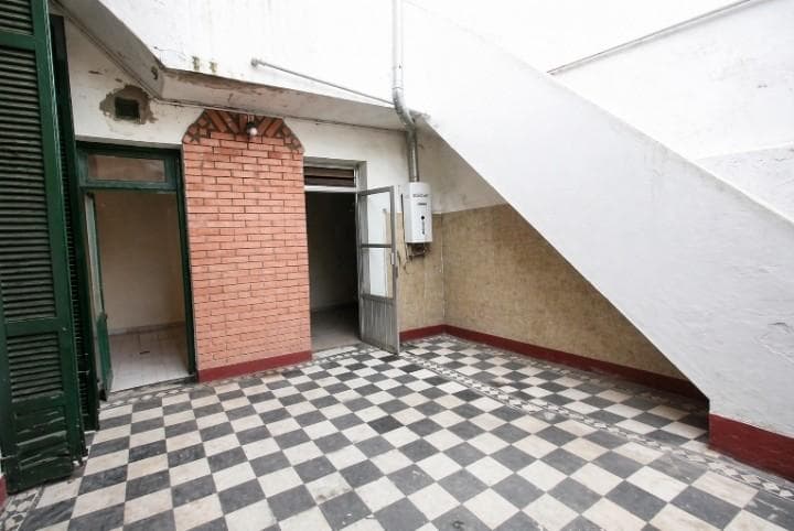 Propiedad en Block sobre Lote de 8.66x41.34 Local comercial 3 deptos. en Parque chacabuco - 1