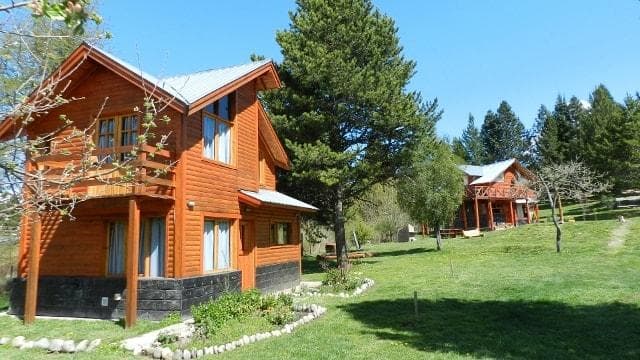 Golondrinas, Rta 40, 3 casas, fracción 5000 mts2, todos los servicios - 1