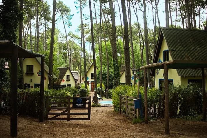 Hermoso complejo de 9 cabañas en Mar Azul - 1