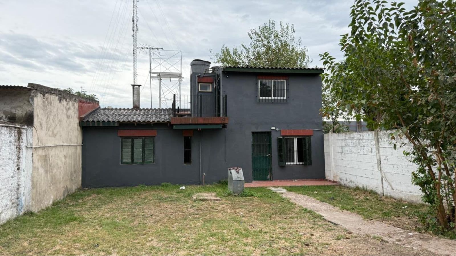 Casa con 2 Locales en la Reja 234m2 - 1