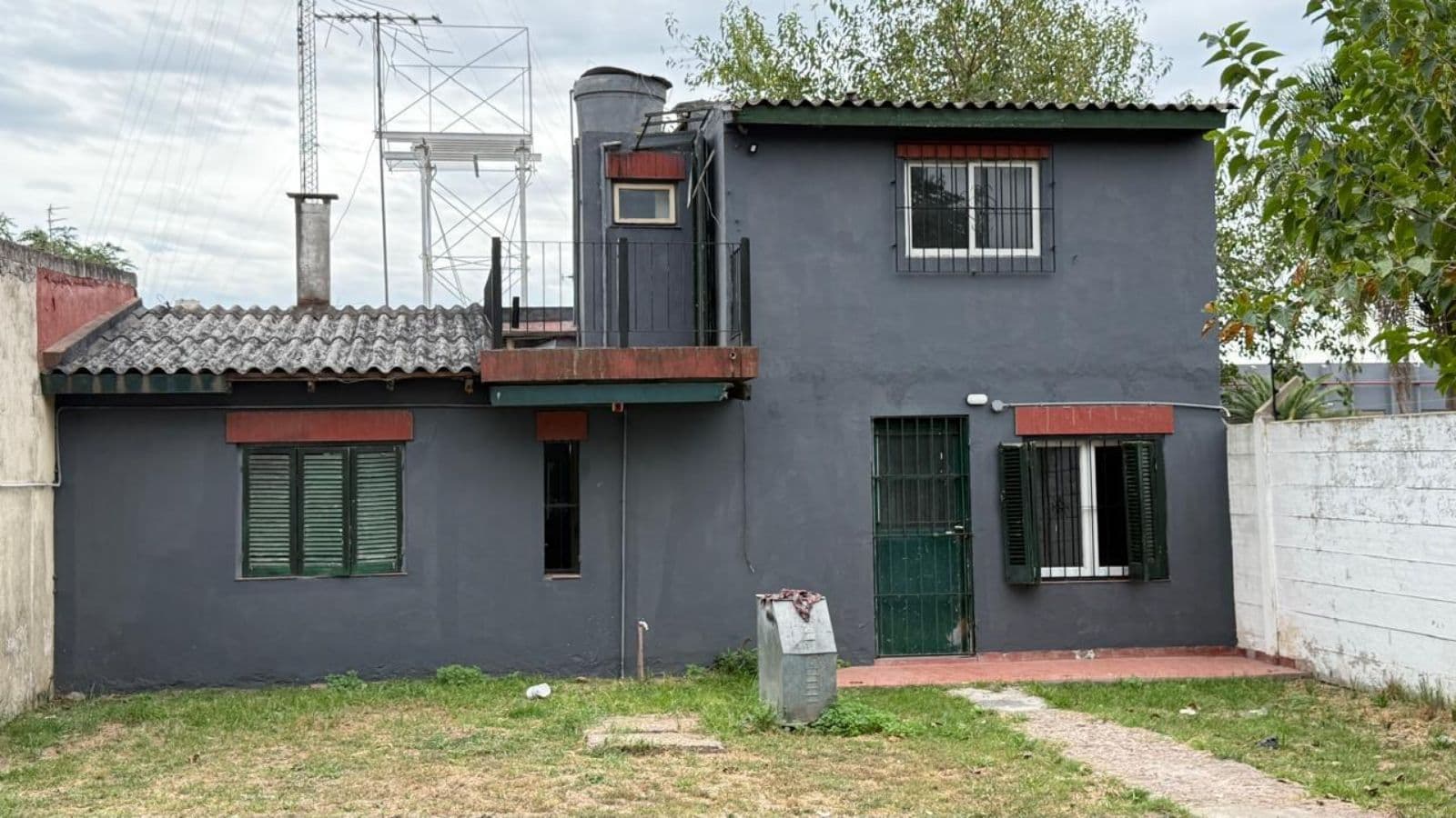 Venta o alquiler Terreno de 8.66 x 27m con casa 3 amb y 2 locales - 1