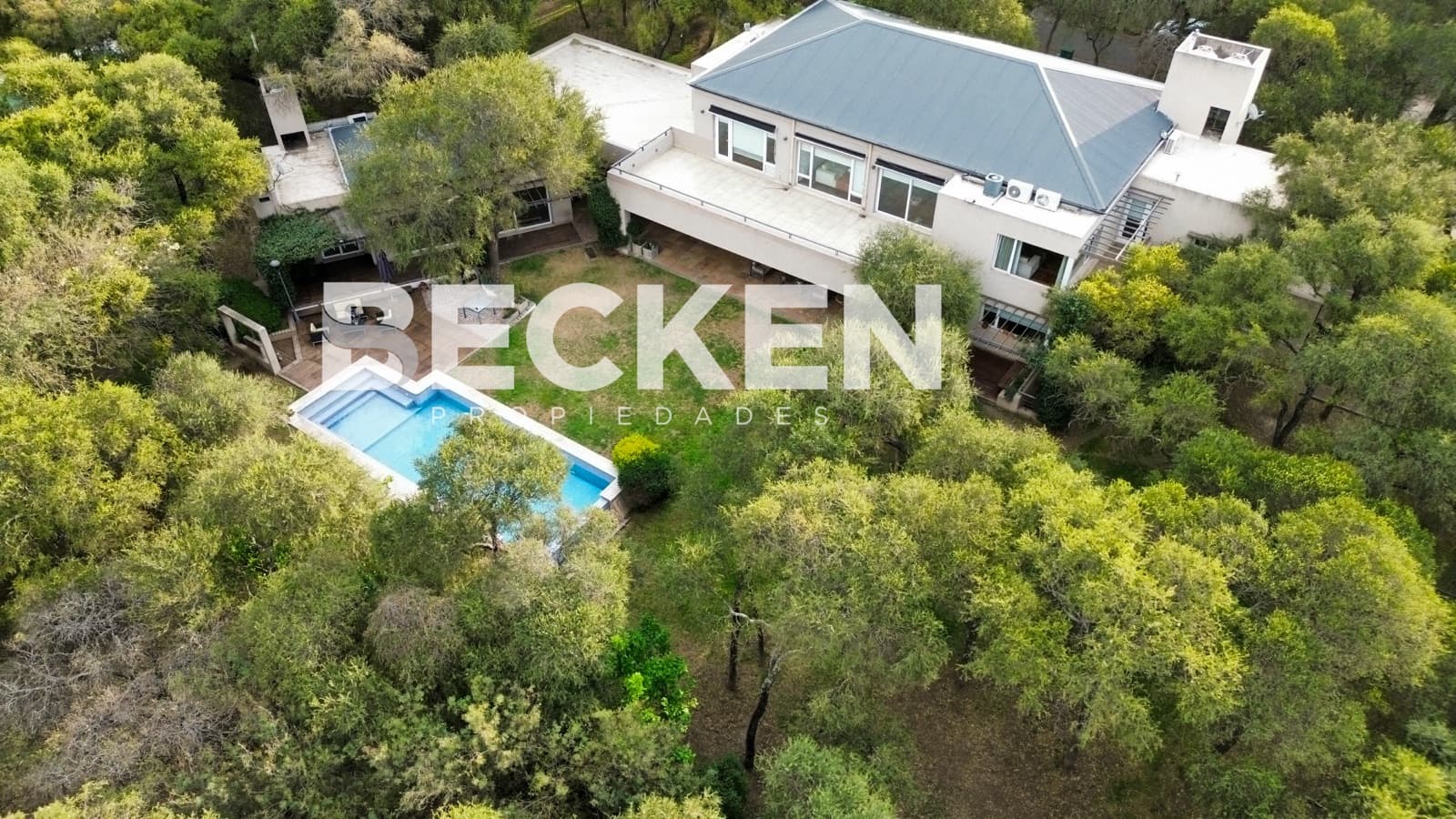 Casa en El Bosque fondo espacio verde - 1