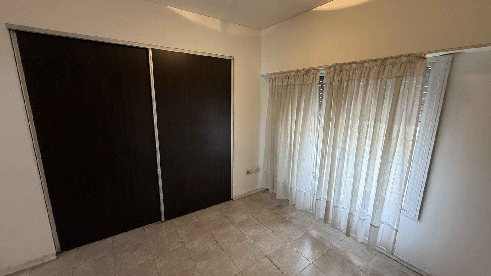 PH en alquiler de 2 ambientes con patio y jardín - Departamento en alquiler - 2