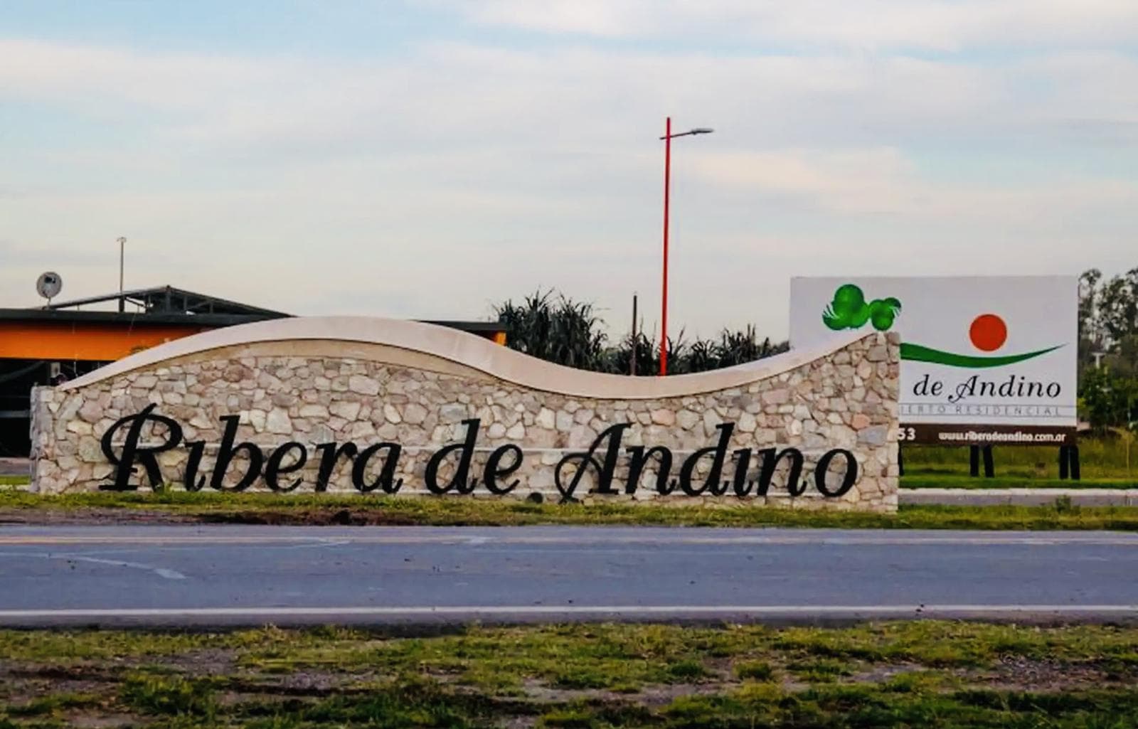 VENTA DE TERRENO EN BARRIO ABIERTO RESIDENCIAL RIBERA DE ANDINO - 1