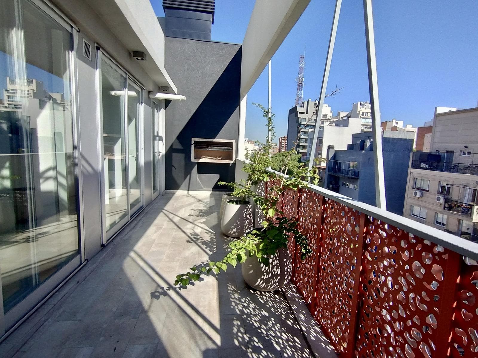 VENTA PISO CUATRO AMBIENTES CON TERRAZA EXCLUSIVA- CABALLITO- INCLUYE DOS COCHERAS - 1