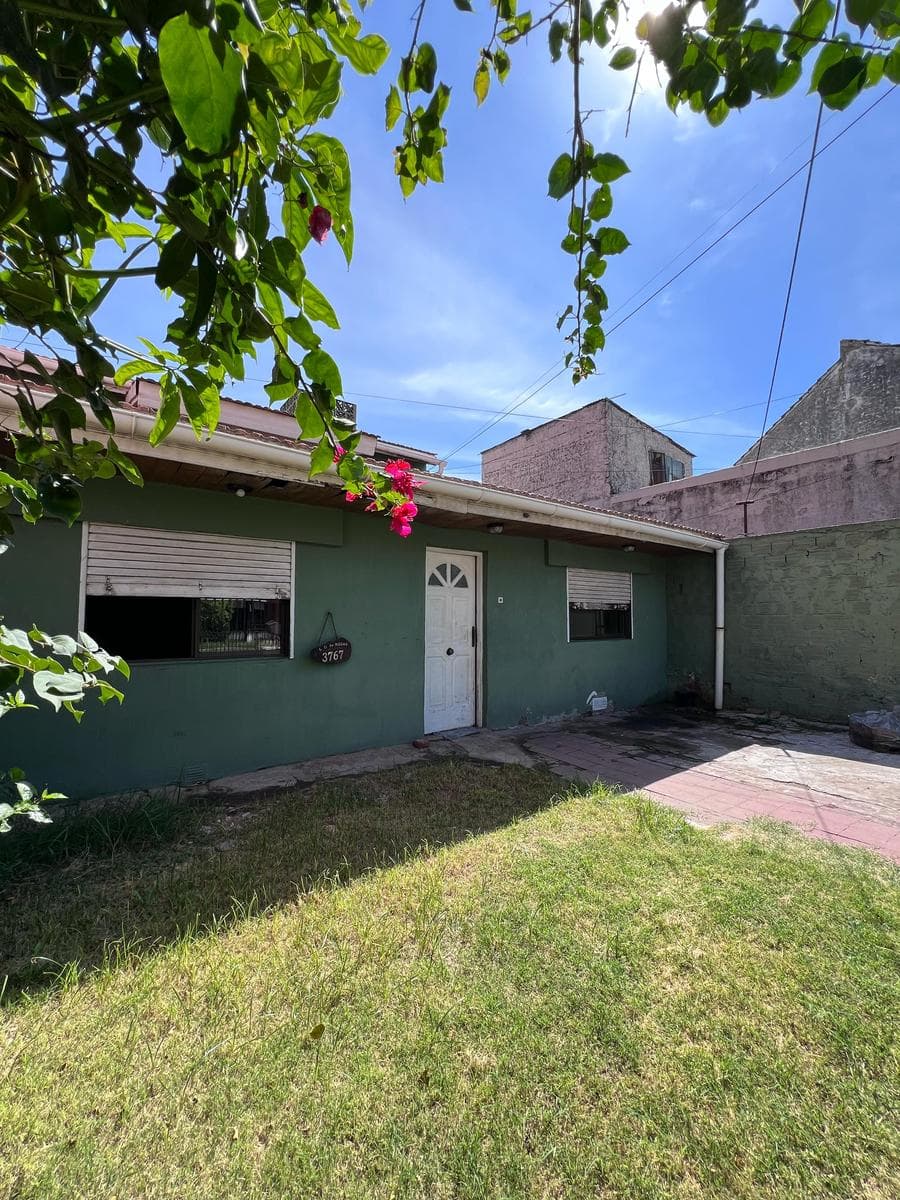 CASA DE 5 AMB VENTA EN Leon Ortiz de Rozas 3767 (remedios de escalada) - 1