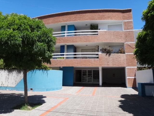 Departamento alquiler Centro, 1 dormitorio, baño, pequeño balcón y cochera - 1