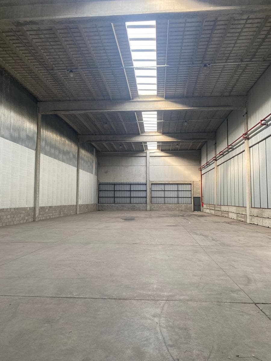 Alquiler depósito en Moreno en Predio cerrado - 1500 m2 - 1