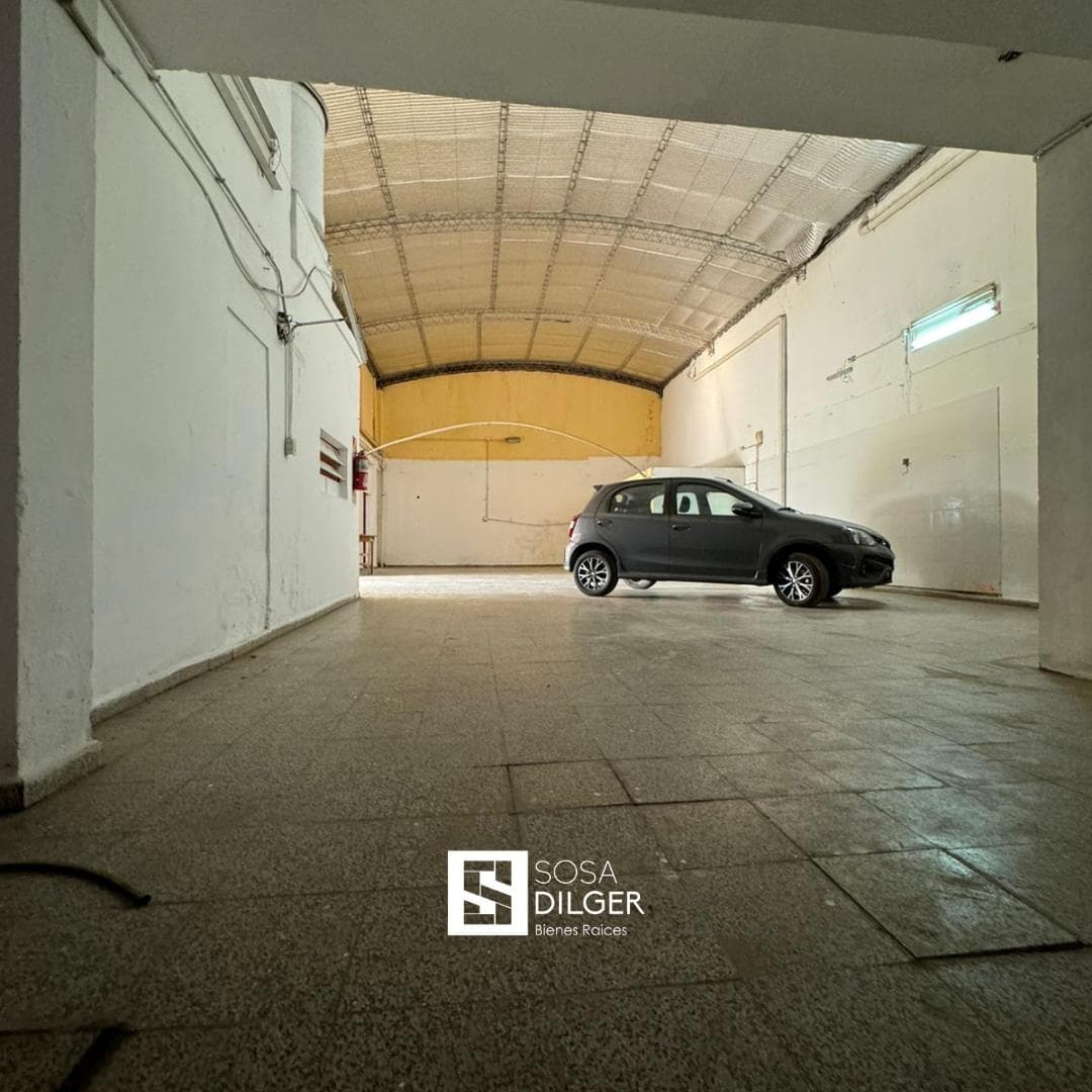 Excelente Galpón + departamento - 1