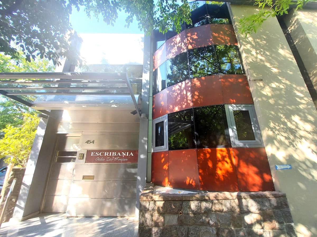 Casa en Venta preparada para Oficinas - Quilmes - Excelente ubicación! actualmente Escribanía - 1