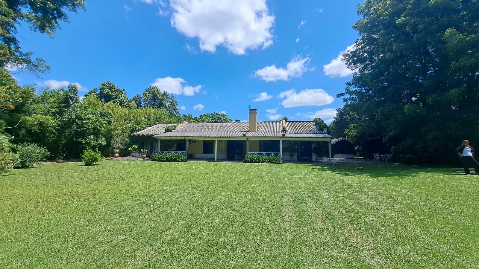 VENTA CASA-UNA PLANTA-IMPECABLE. JARDIN ARBOLADO. PILETA-TORTUGUITAS APTO CRÉDITO - 1