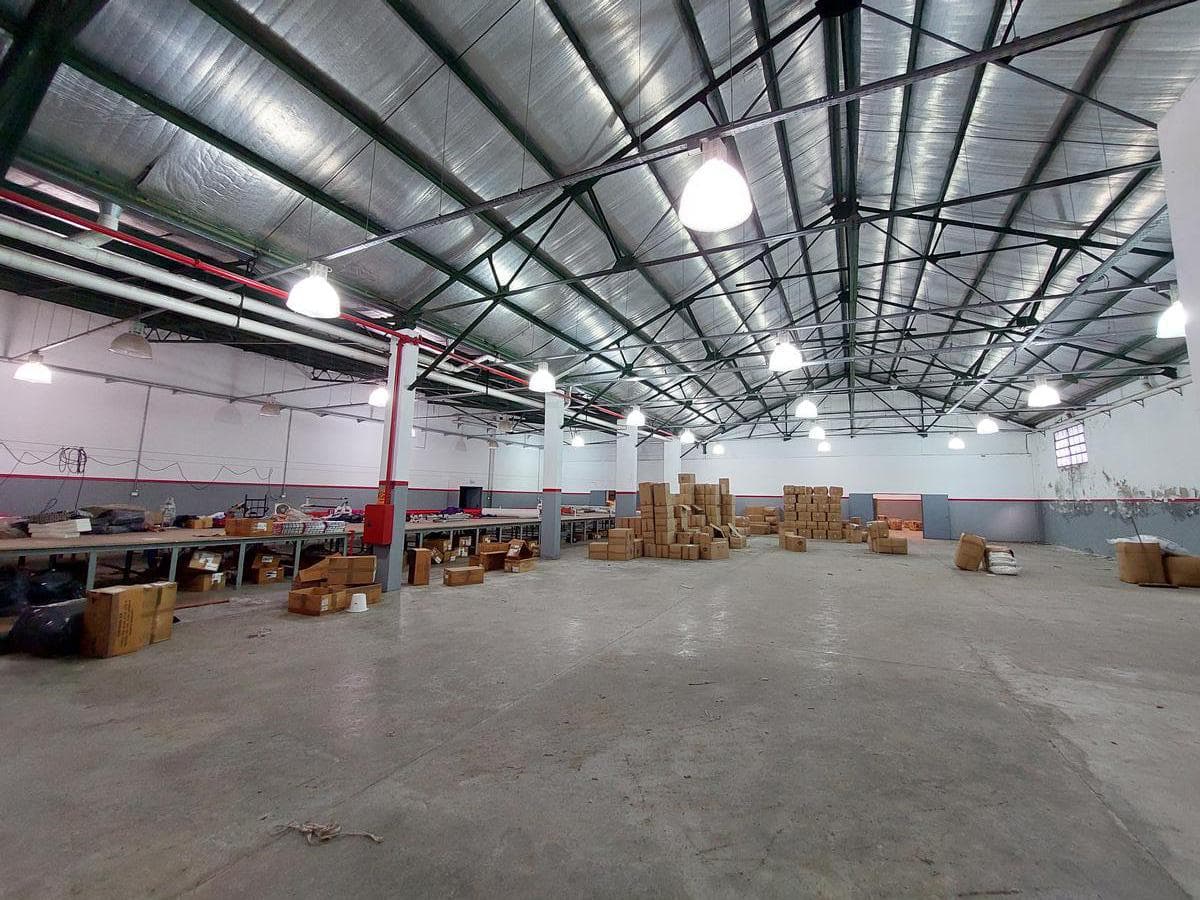 Depósito Galpón en Venta de 2080m2 - Pompeya - Posibilidad de habilitacion logistica - 1