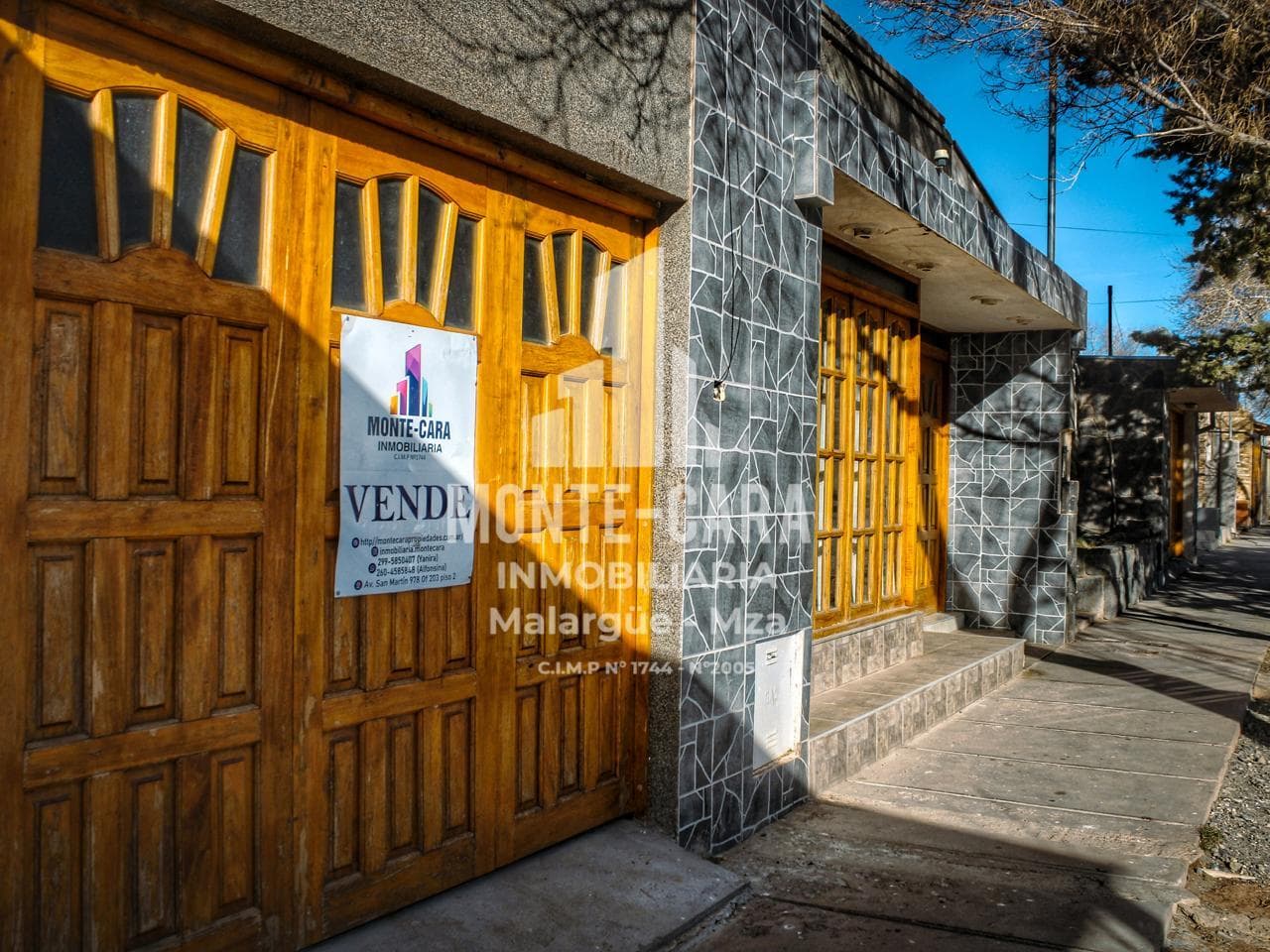 Casa más departamentos en construcción - 1