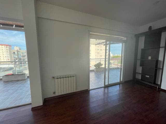 Piso a la venta dos dormitorios, 2 cocheras, terraza circundante. Bernal Centro - 1