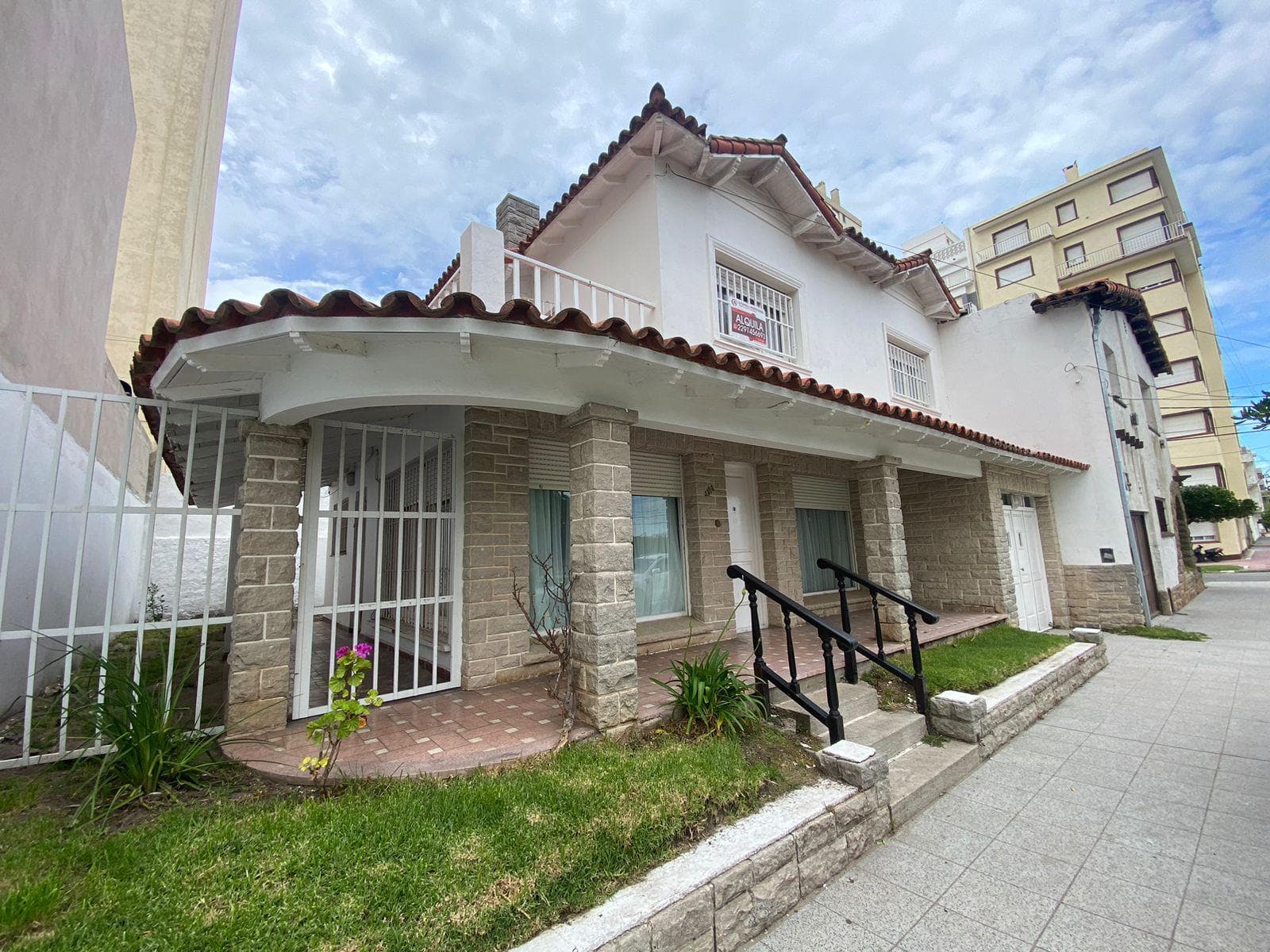 Casa 12 e/ 25 y 27 Zona IV - Miramar - 1