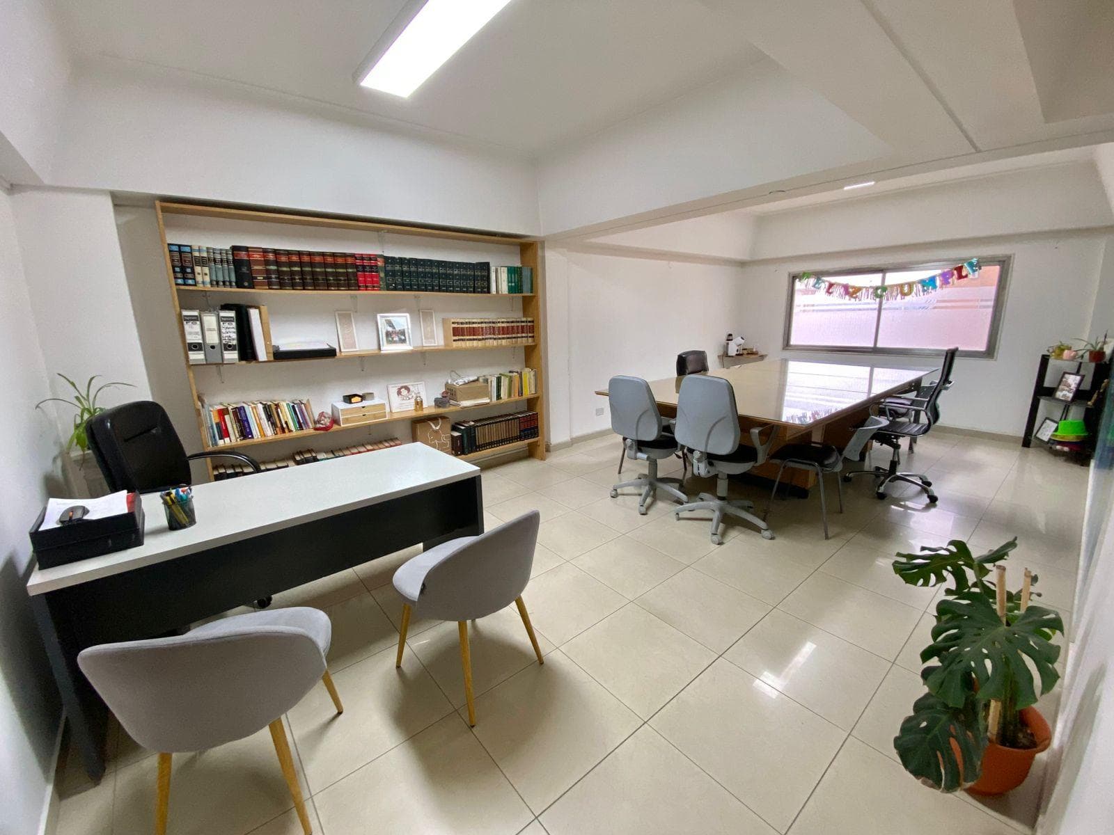 Vende Oficina en Centro de Neuquén - 1