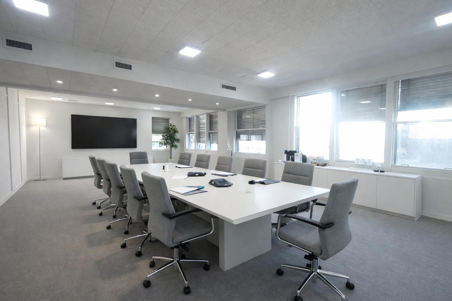 Alquiler de Importante oficina reacondicionada en Microcentro, con cocheras - 1