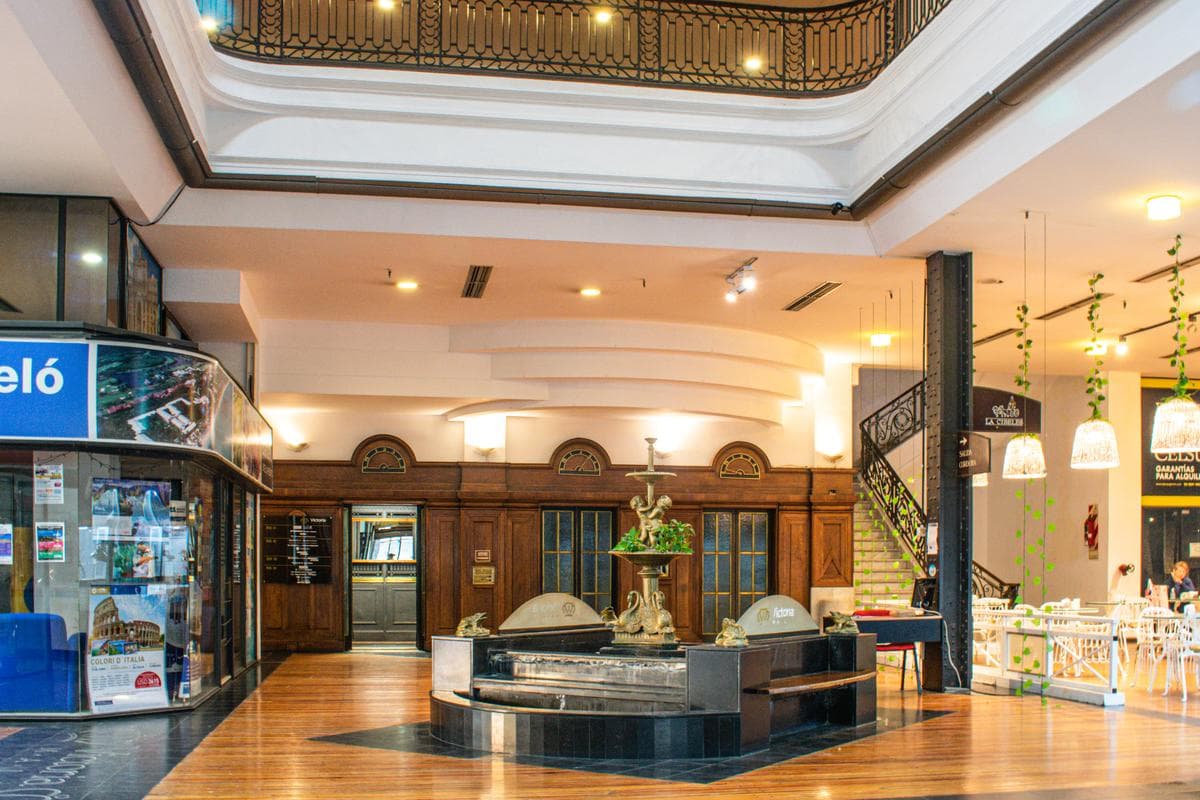 Oficina amplia luminosa en venta en el Centro de Rosario - 1