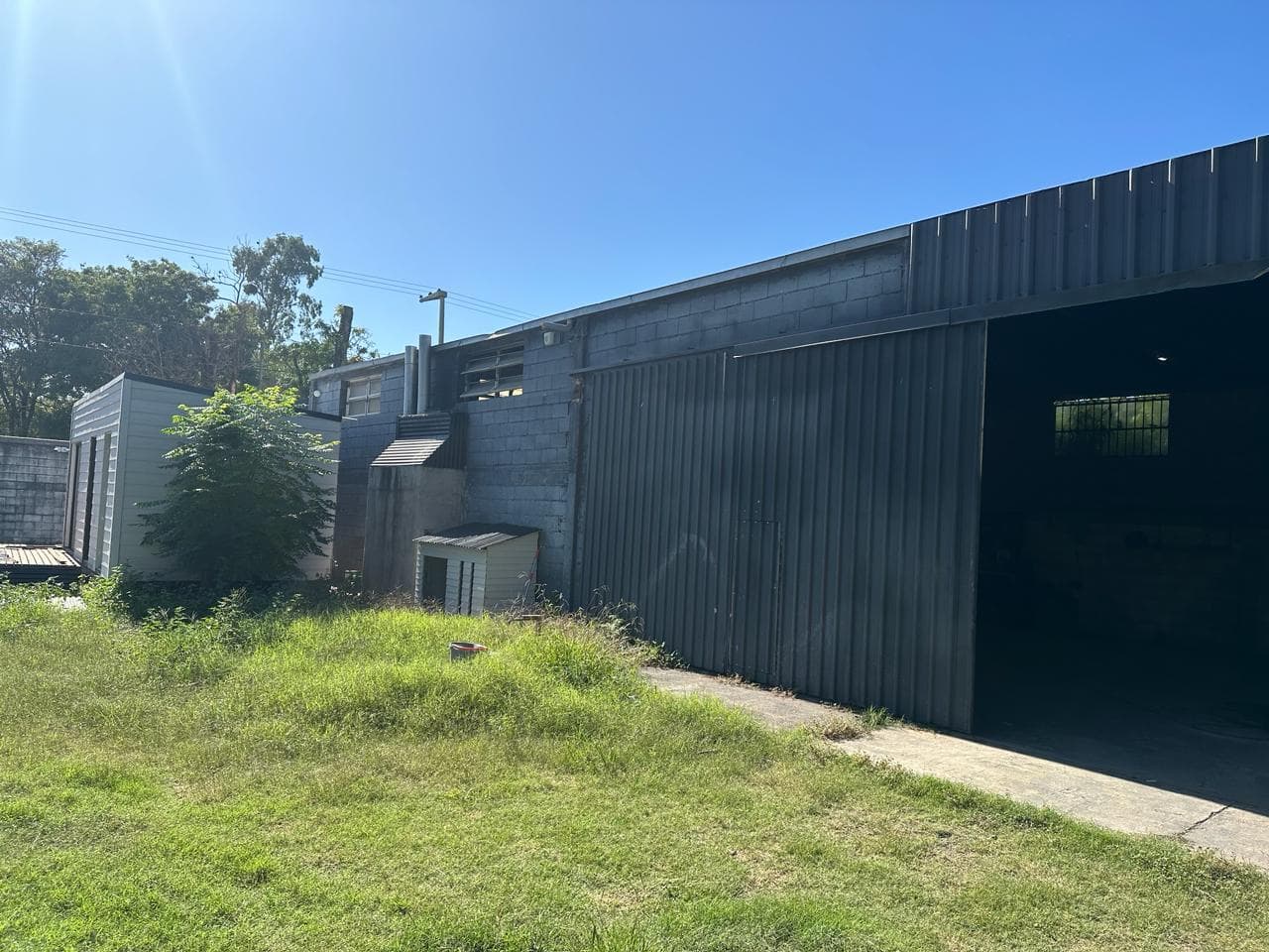 VENDO GALPON CON TERRENO BARRIO ARGUELLO - 1