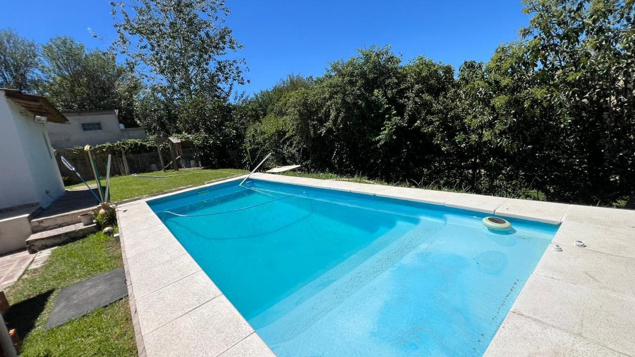 CASA EN VENTA EN COSQUIN APTO CREDITO CON PILETA LISTA PARA HABITAR . A 3 CUADRAS DEL RIO COSQUIN - 1