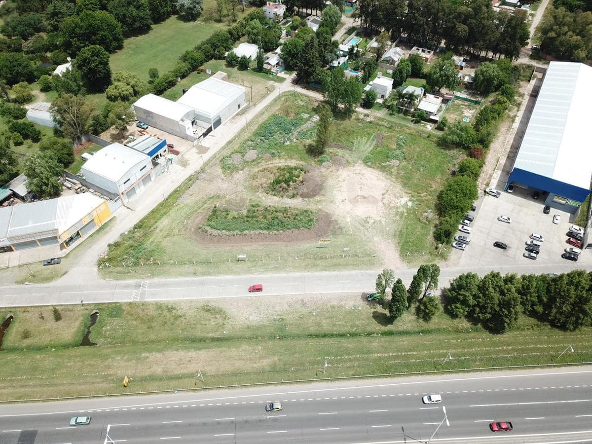 Venta de importante fracción INDUSTRIAL sobre Acceso Oeste - Moreno - 1