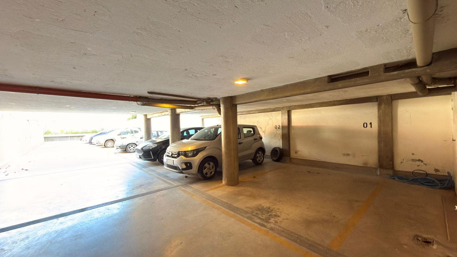 Venta/Financiacion Cochera Cubierta En Planta Baja. Pichincha - 1