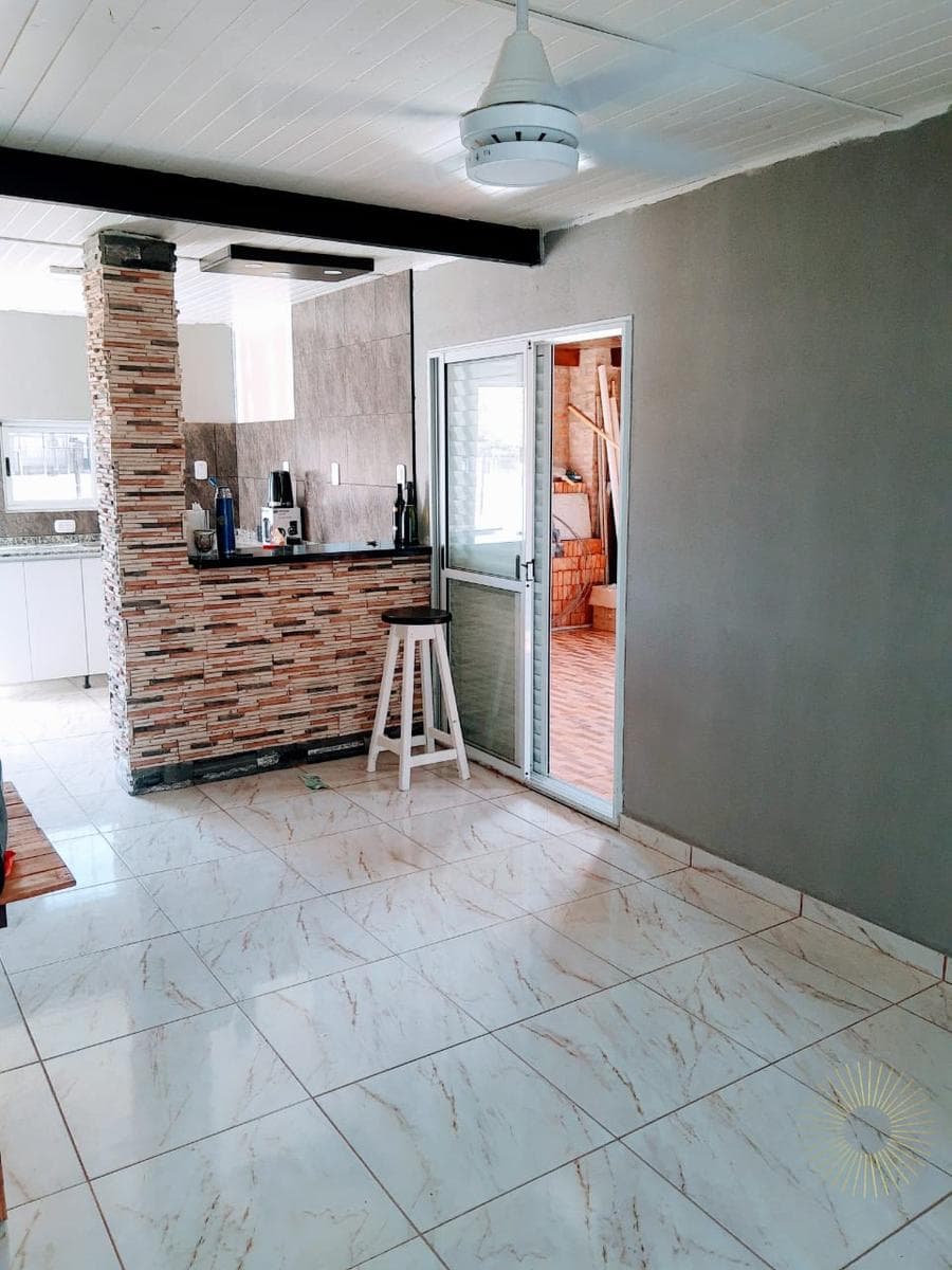 Bella casa, nueva y con amplio terreno en San Benito- E. R - 1