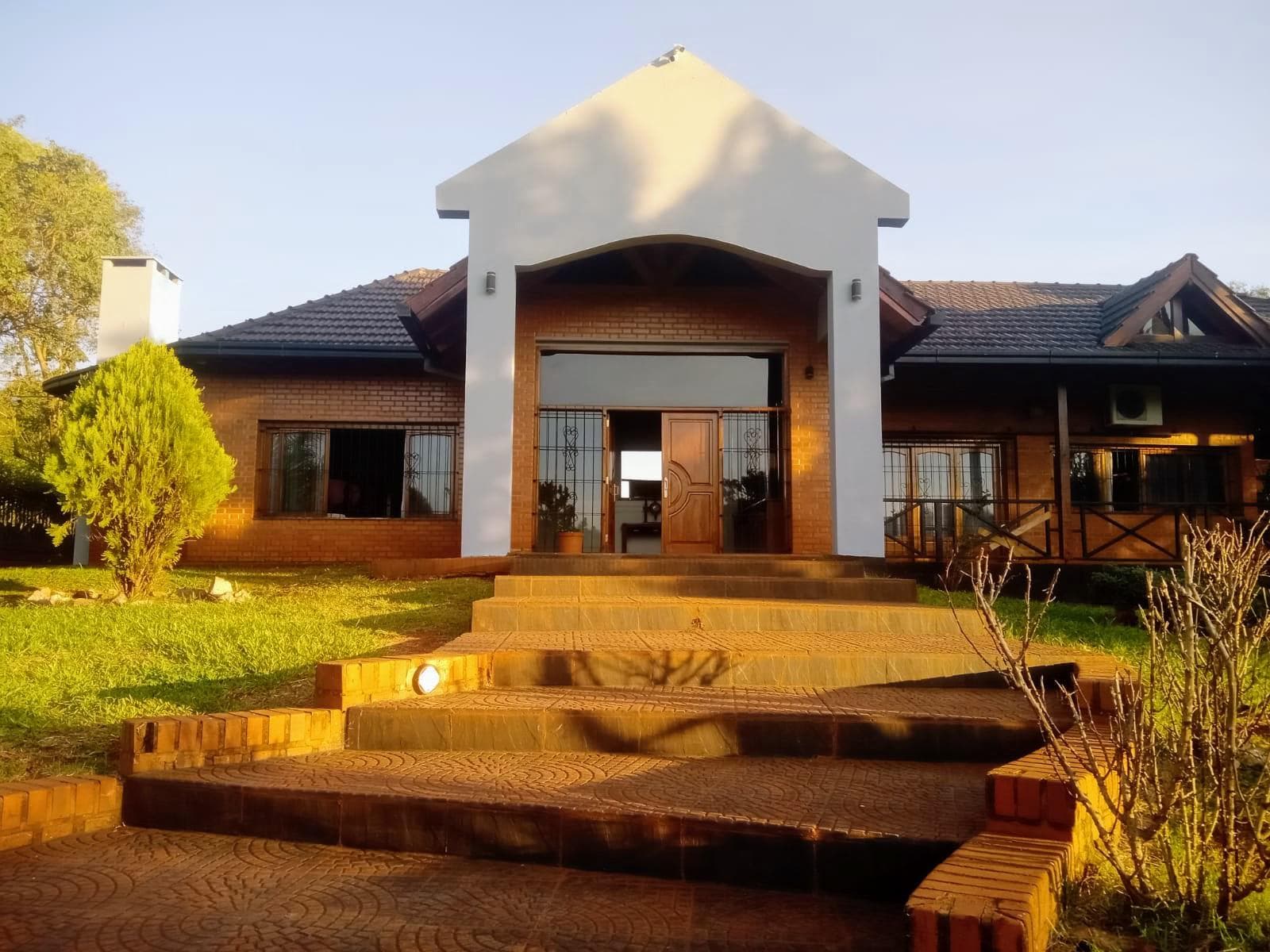 Casa de alto padron ubicada en Eldorado, Misiones - 1