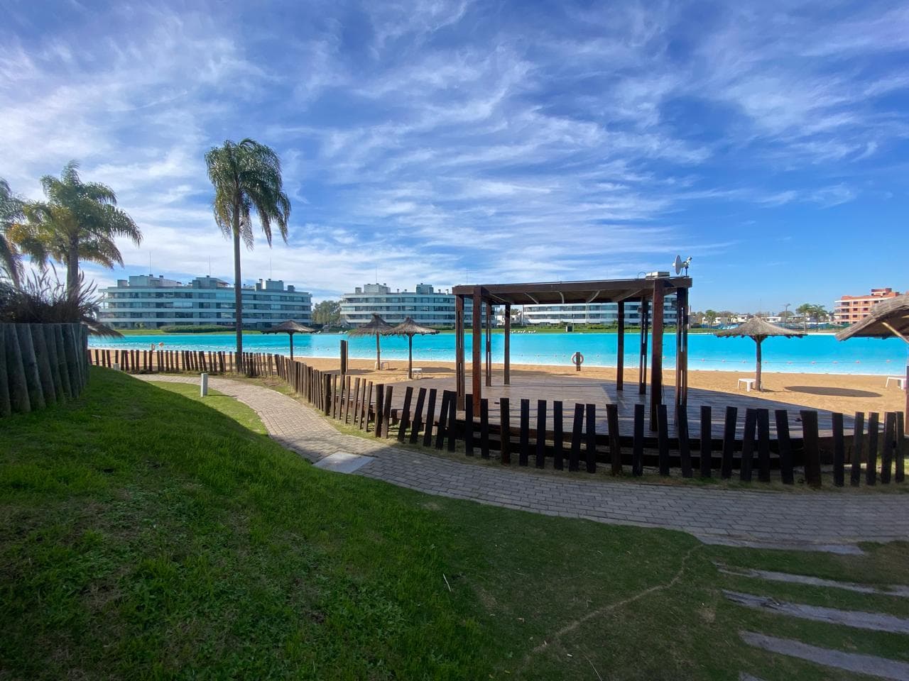 Departamento en venta . 1 dormitorio . Amueblado. Cristal Lagoon . Pilar - 1