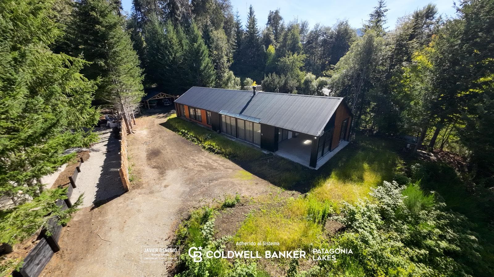 VENTA Casa 250m2 cubiertos en lote de 3.270m2 Barrio en la zona del Puerto Villa la Angostura - 1