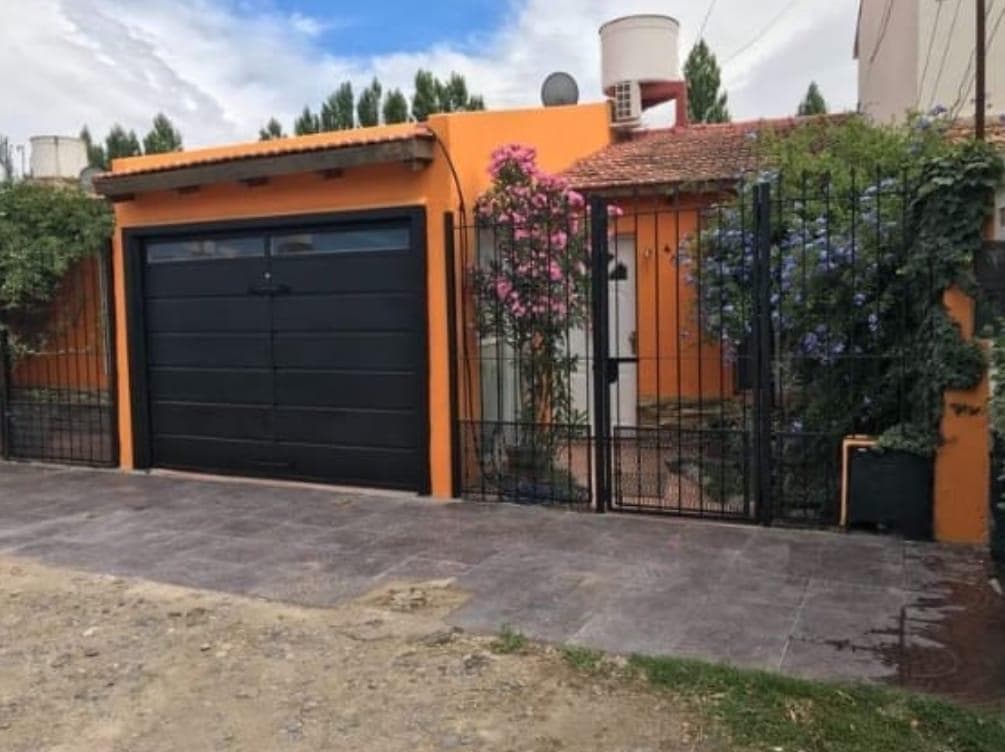 Casa en venta en Plottier a metros de calle Rio Colorado - 1