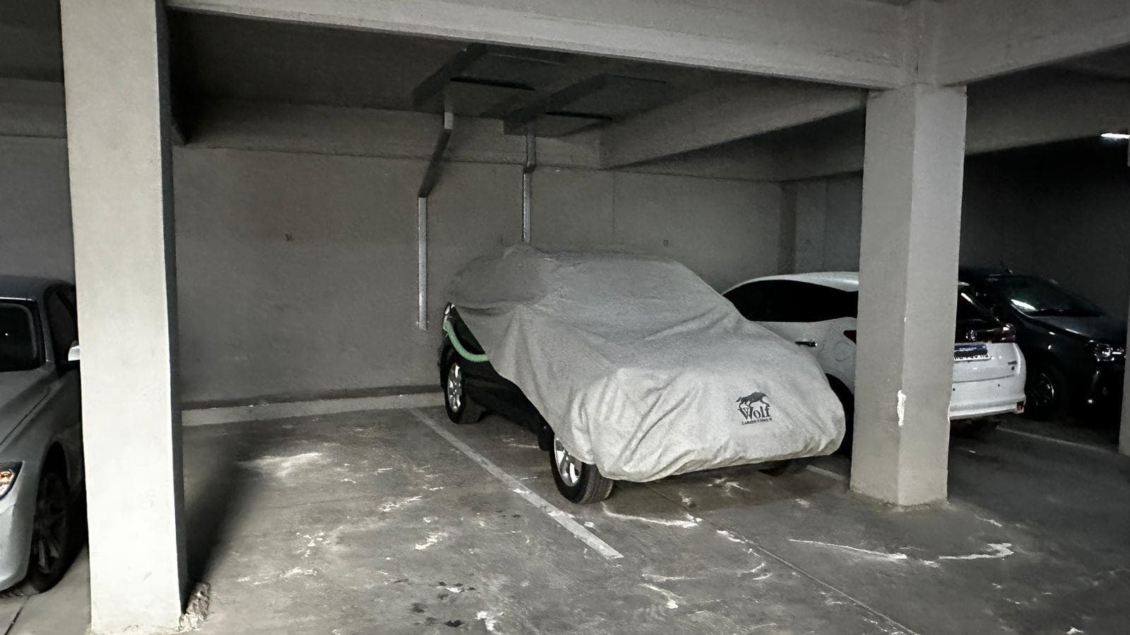 Cocheras cubiertas en centro de Olivos a la venta - 1