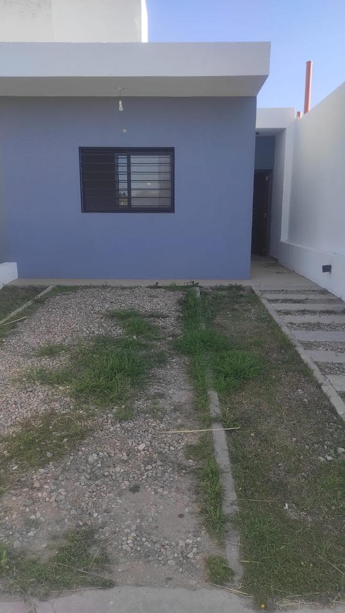 HERMOSA CASA EN CALLE MAMERTO AVENDAÑO AL 100 DE BARRIO PARQUE NORTE, MONTE CRISTO. - 1