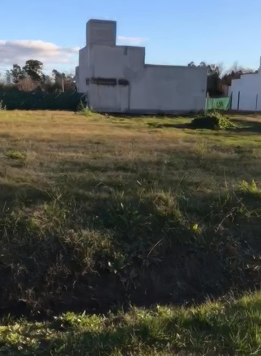 Terreno en venta - 310mts2 - Latitud 34 - Los Hornos - 1