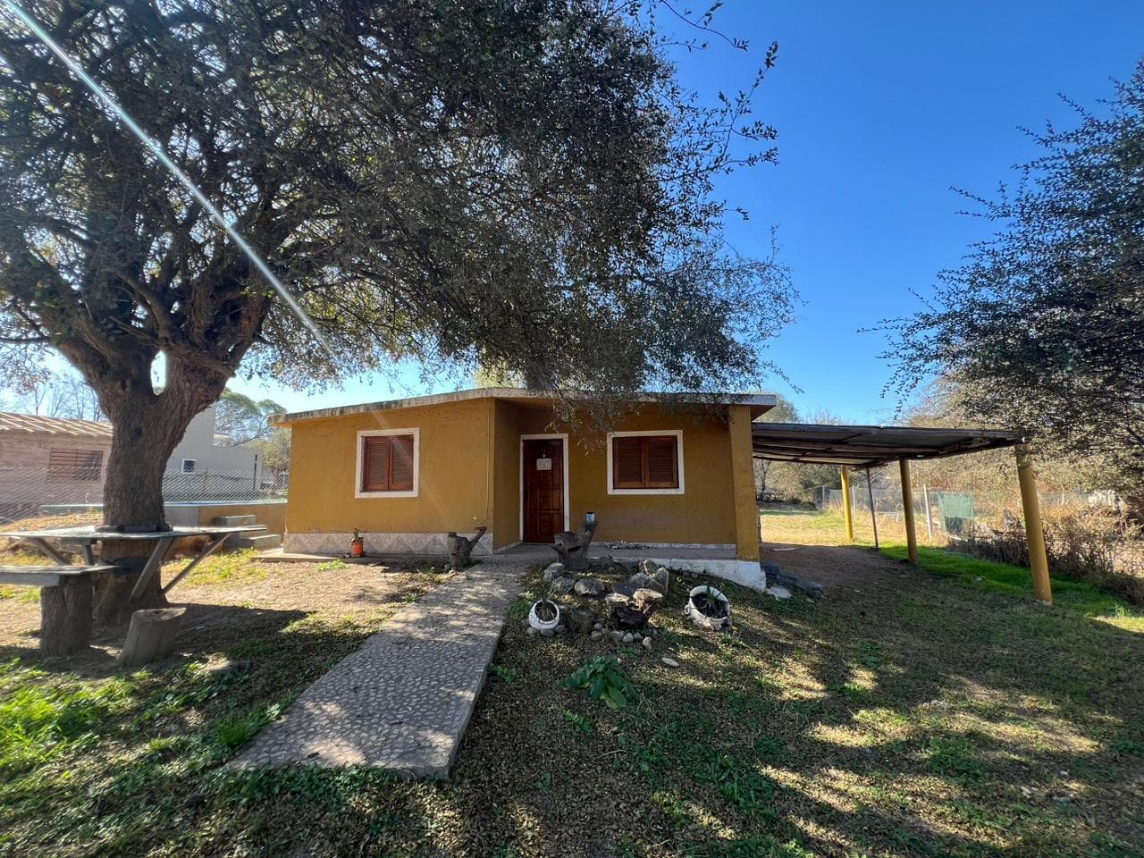 VENTA DE COMPLEJO DE 2 CABAÑAS CON PILETA EN COSQUIN REF1367 - 1
