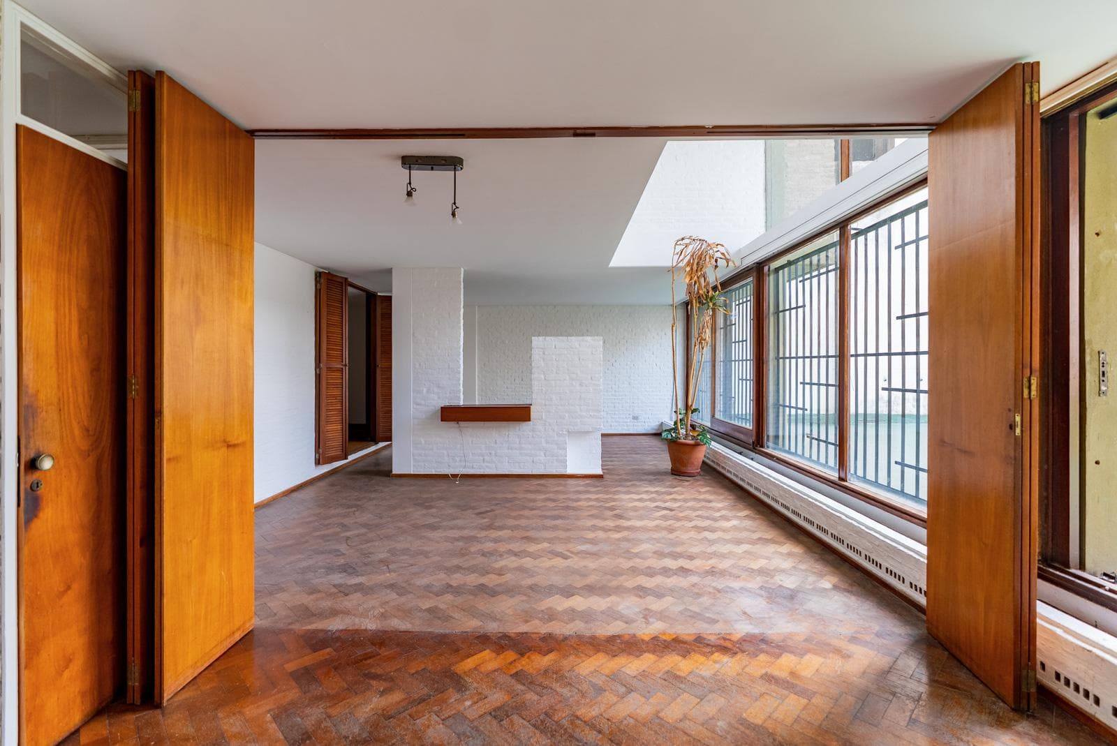 Departamento tipo duplex 3 dormitorios c/cochera y patio rioja 1700 - 1