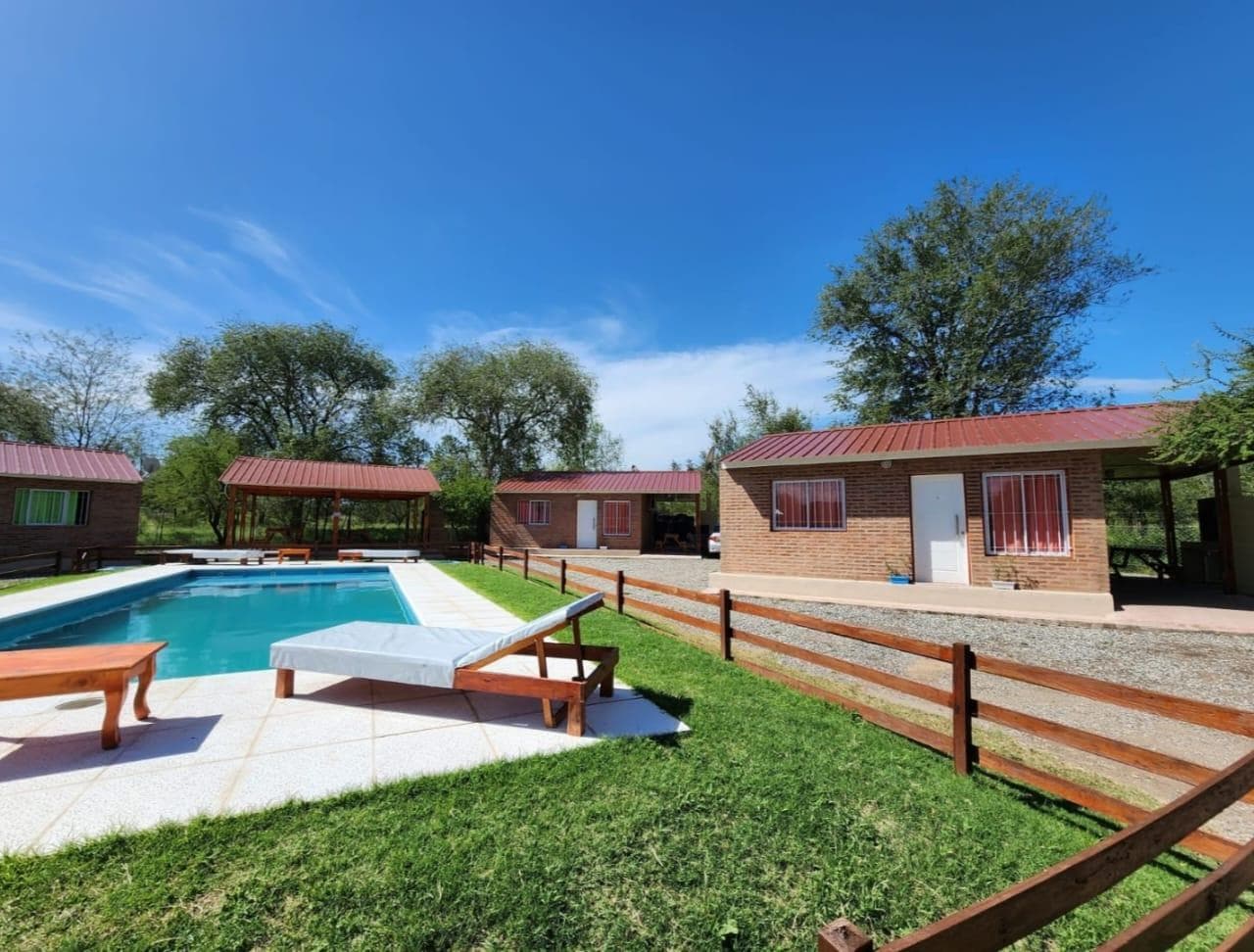 Quinta en venta - 8 Dormitorios 4 Baños - 2000mts2 - Córdoba - 1