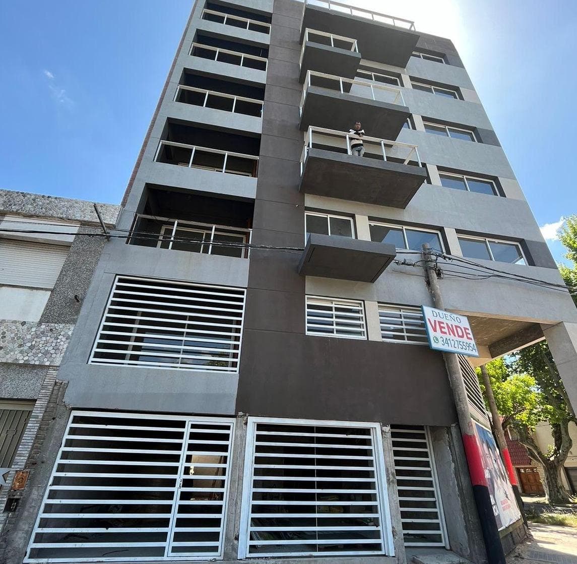 VENTA Local en PB de EDIFICIO BARRIO PARQUE - 1