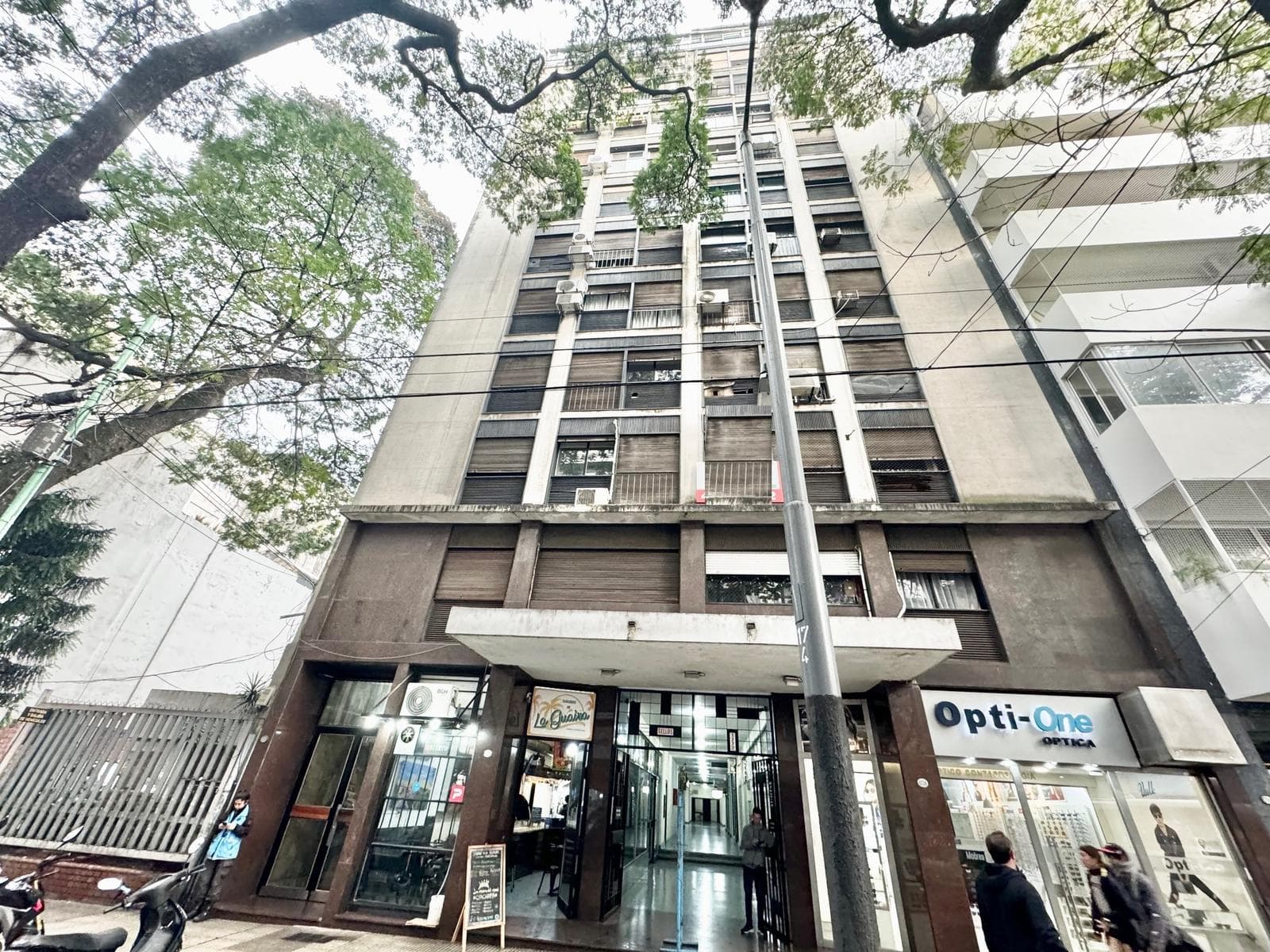 Oficina dividida en Tribunales - 1