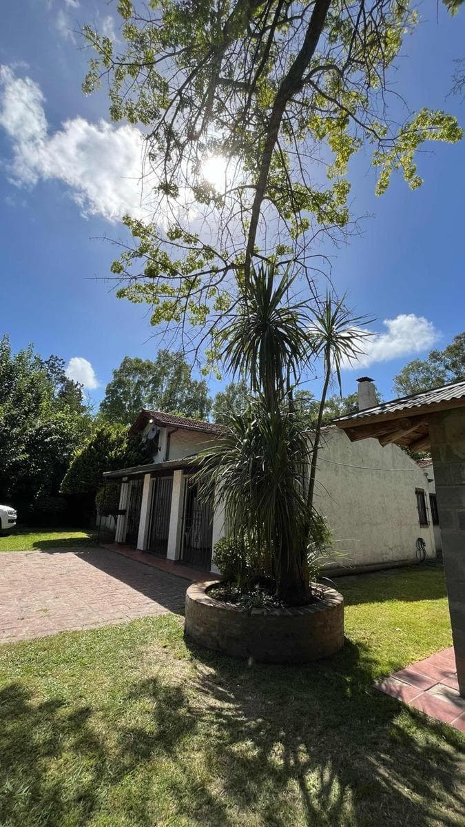 Casa en venta - 5 Dormitorios 3 Baños - 1200mts2 - La Plata - 1