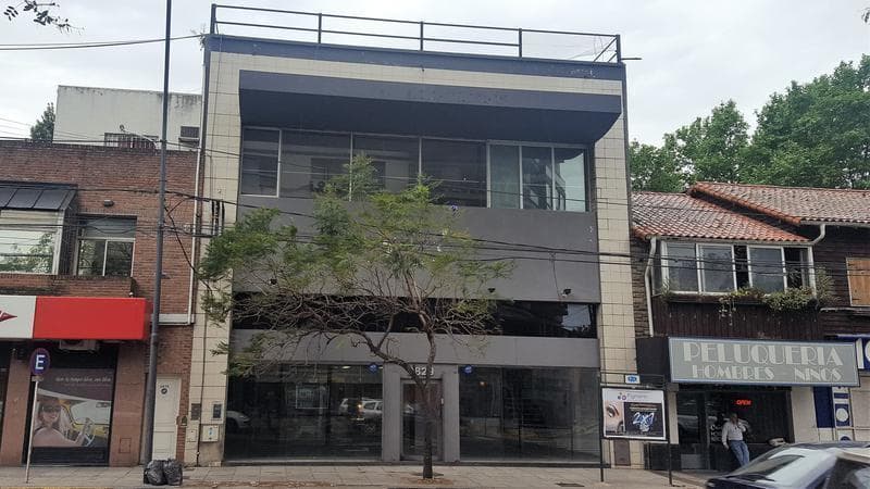 Local u Oficina en Av. Libertador La Lucila - 1