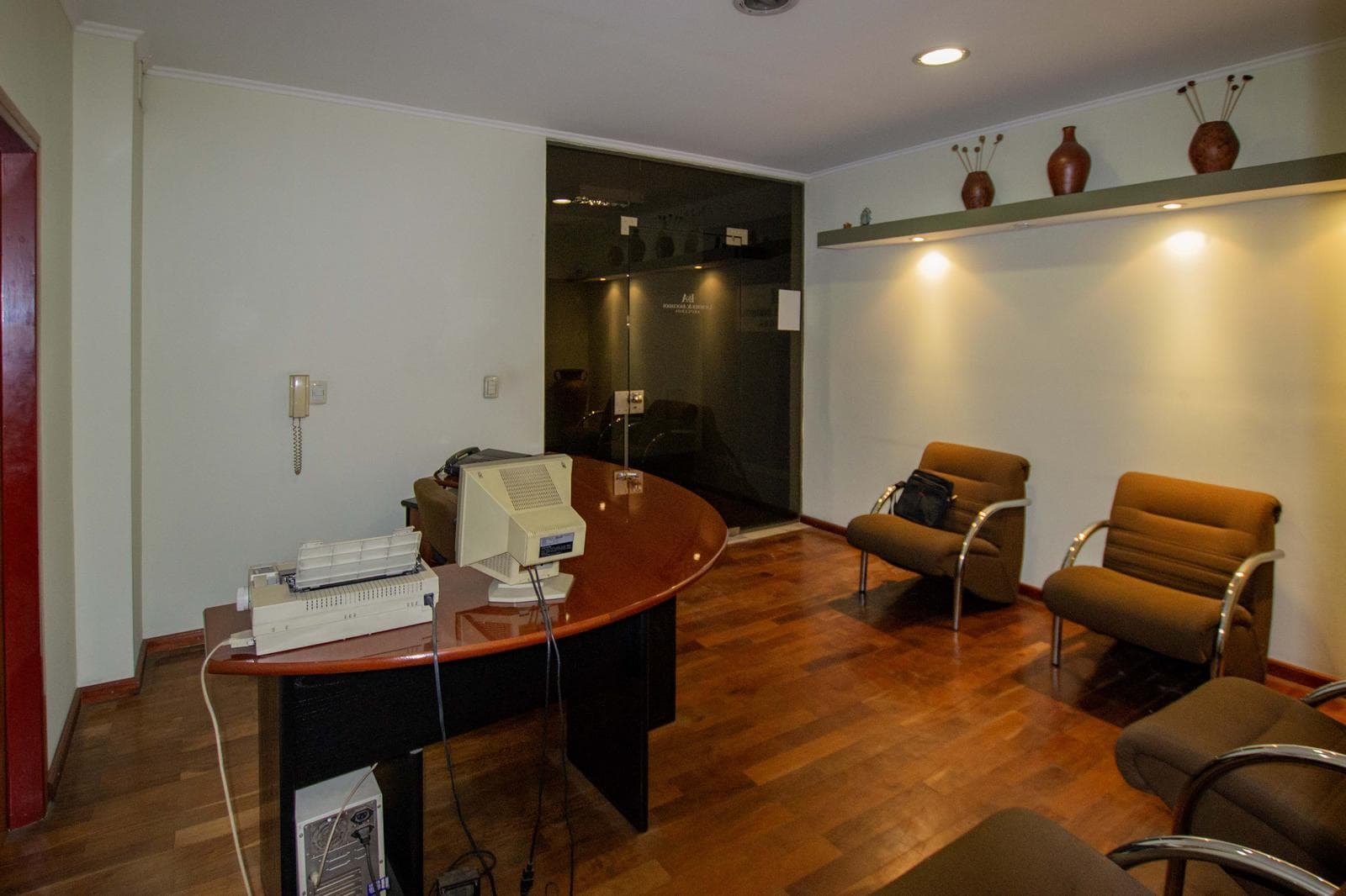 Amplia oficina centrica - 1