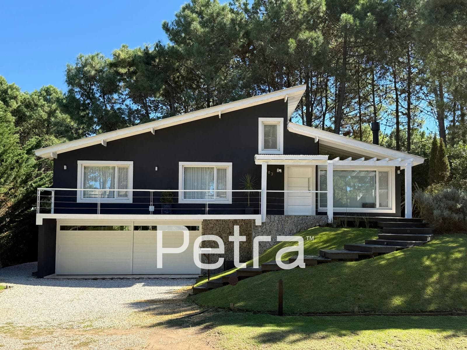 Casa en Venta en Costa Esmeralda con Garaje Doble - 1