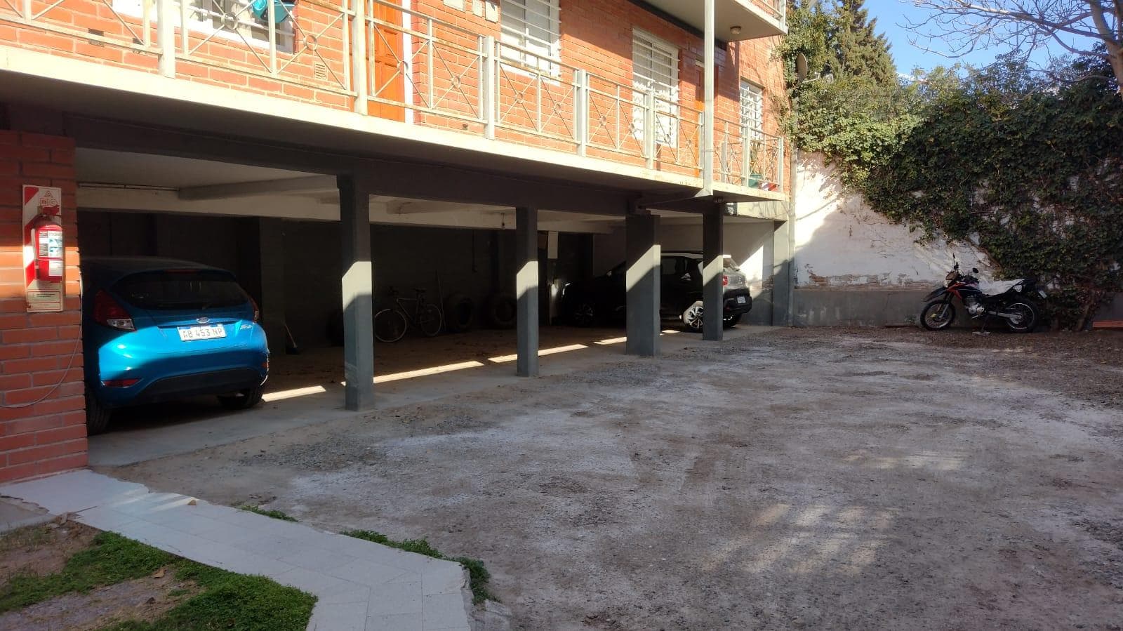 Cochera A METROS DE COTO - 1