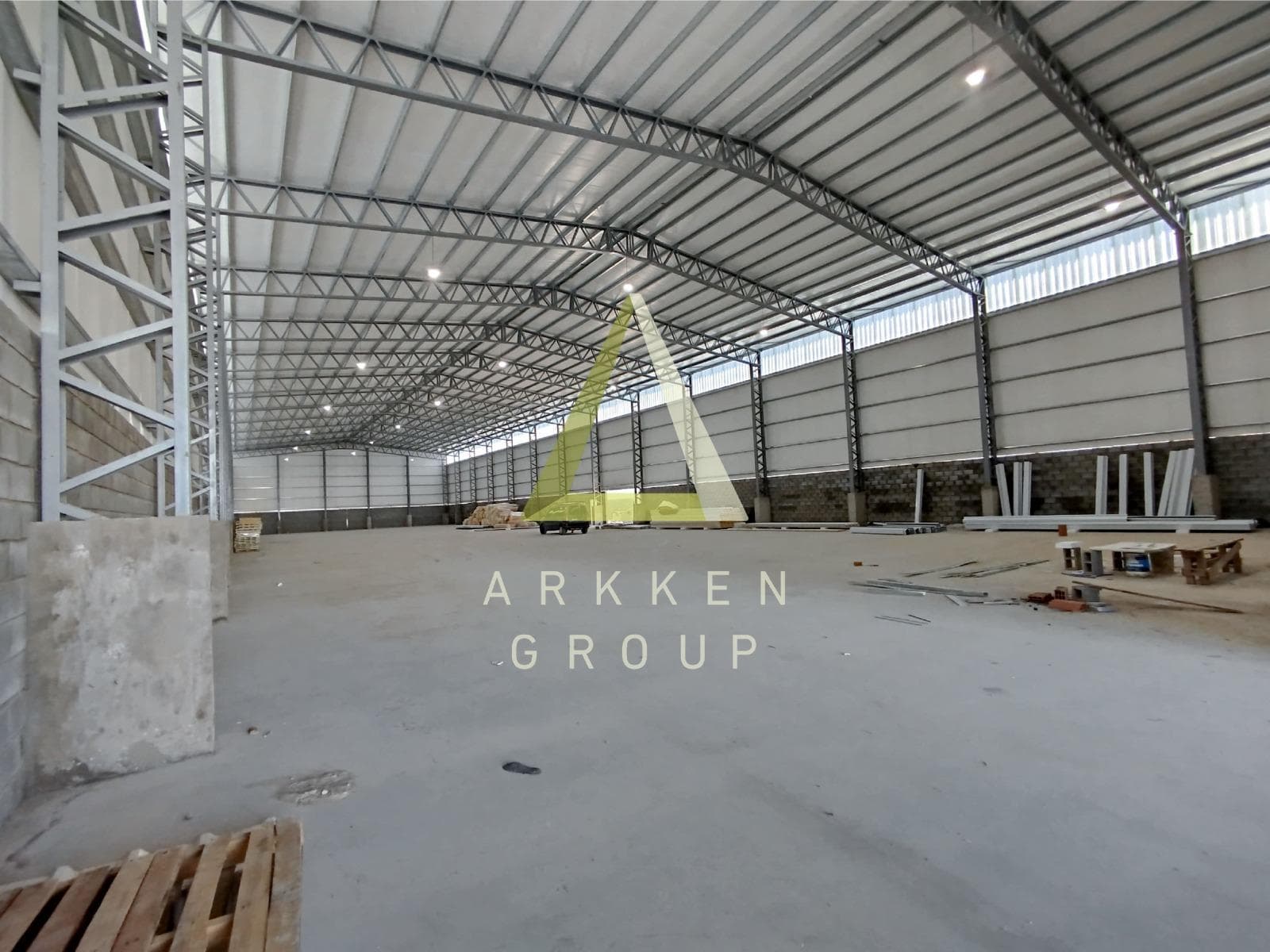 Excelente nave industrial en alquiler - 1